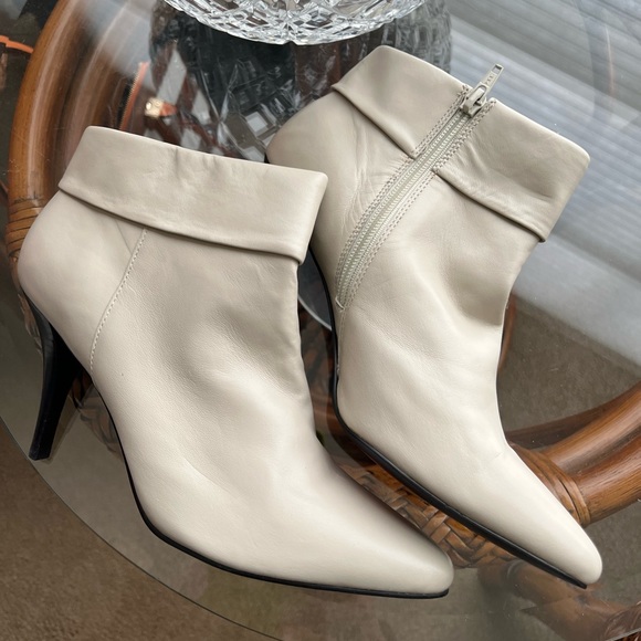 Light cream 3.5” heel ankle booties - Picture 7 of 16